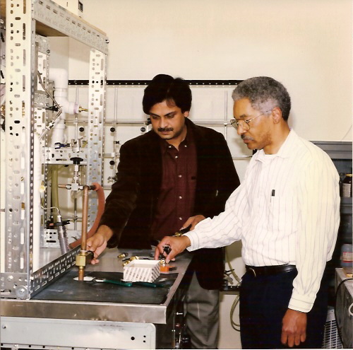 Dr. Edward H. Dowdye discussing the design of the gas manifold