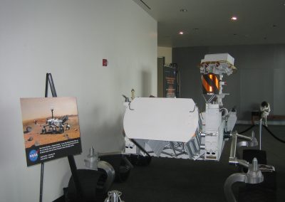 Curiosity rover model from the rear